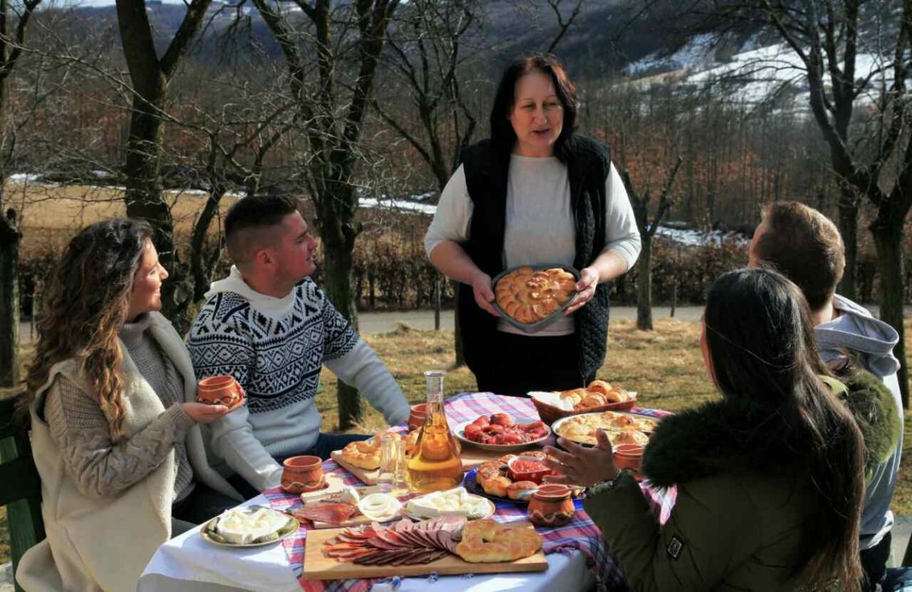 Seoski Turizam Melovic Rozanstvo Exteriér fotografie