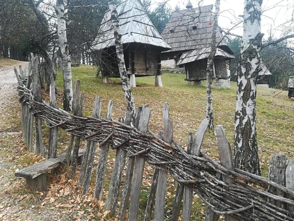 Seoski Turizam Melovic Rozanstvo Exteriér fotografie